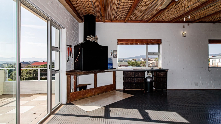 4 Bedroom Property for Sale in De Kelders Western Cape